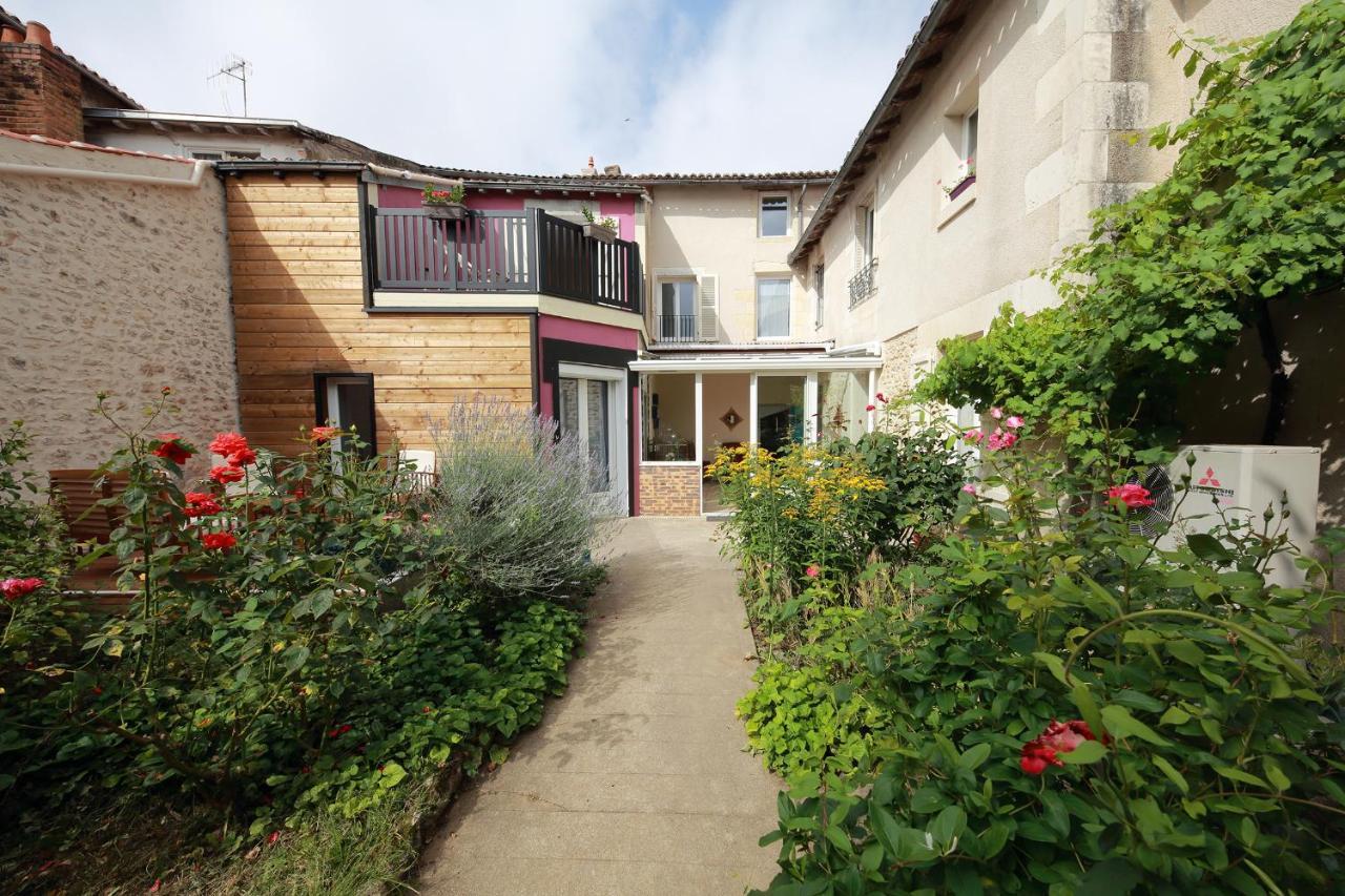 La Loge Des Fees Latille Exterior foto