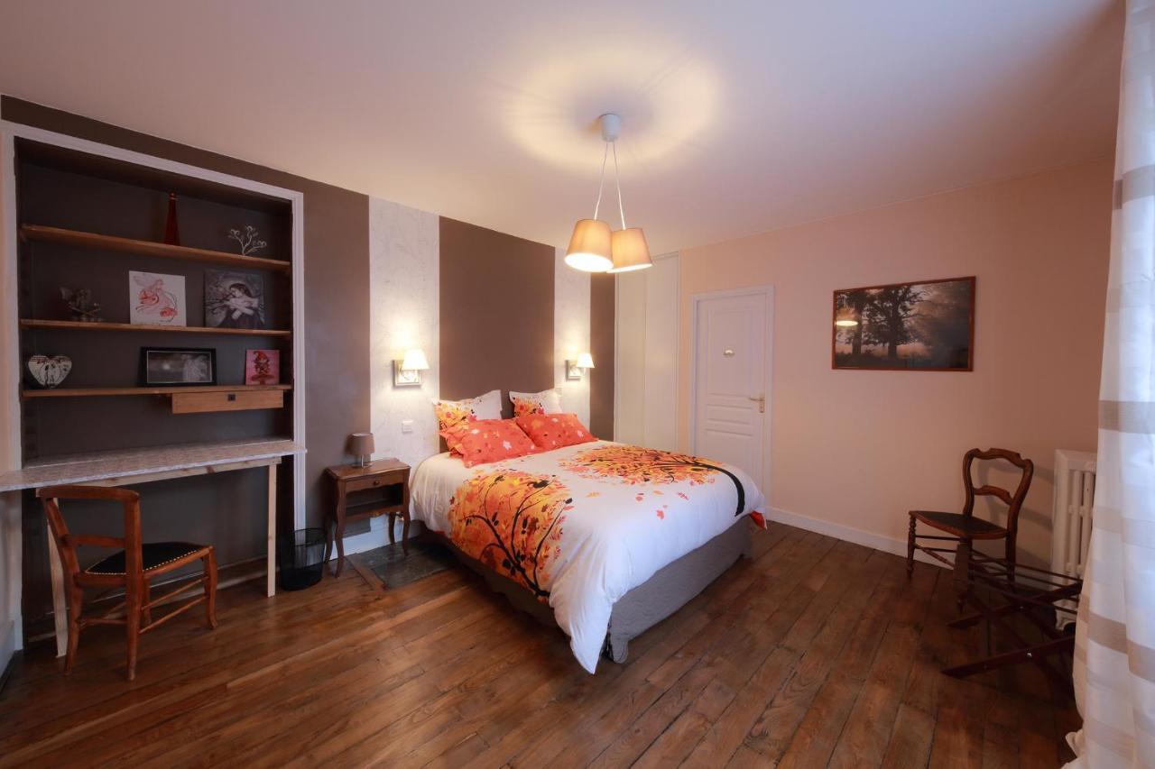 La Loge Des Fees Latille Exterior foto